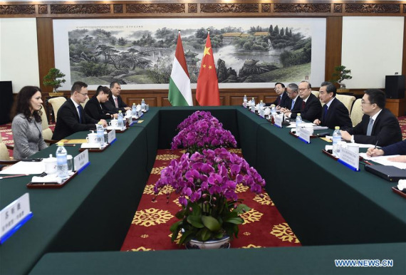 Chinese Foreign Minister Wang Yi (2nd R) holds talks with visiting Hungarian Foreign Affairs and Trade Minister Peter Szijjarto (2nd L) in Beijing, capital of China, Nov. 30, 2016. (Photo: Xinhua/Yan Yan)