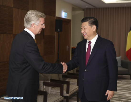 Chinese President Xi Jinping (R) meets with Belgian King Philippe in Davos, Switzerland, Jan. 17, 2017. (Xinhua/Ding Lin)