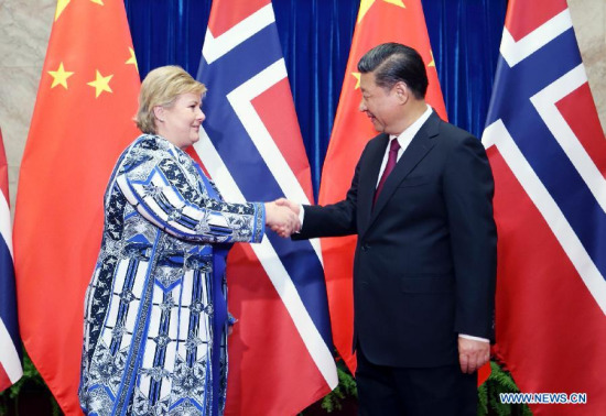 Chinese President Xi Jinping (R) meets with Norwegian Prime Minister Erna Solberg in Beijing, capital of China, April 10, 2017. (Xinhua/Yao Dawei)