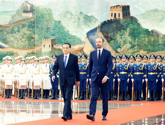 Chinese Premier Li Keqiang (L) holds a welcoming ceremony for French Prime Minister Edouard Philippe prior to their talks at the Great Hall of the People in Beijing, capital of China, June 25, 2018. (Xinhua/Yao Dawei)